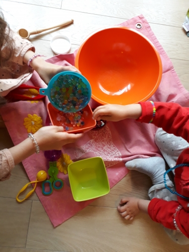 perles d'eau,motricité fine,bac sensoriel