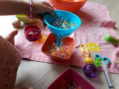 perles d'eau,motricité fine,bac sensoriel