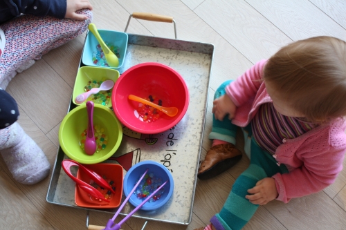 perles d'eau,transvaser,activité bébé,activité enfant,1-2 ans,4-6 ans