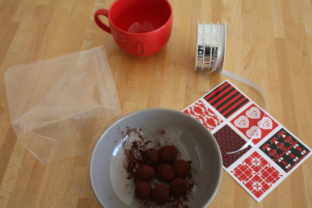 cadeau,noël,maîtresse,truffe,chocolat,tasse,fait maison