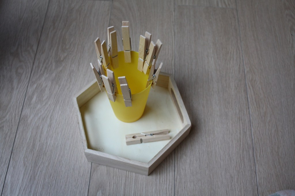 Jeux 2 ans atelier Montessori éveil (4).JPG