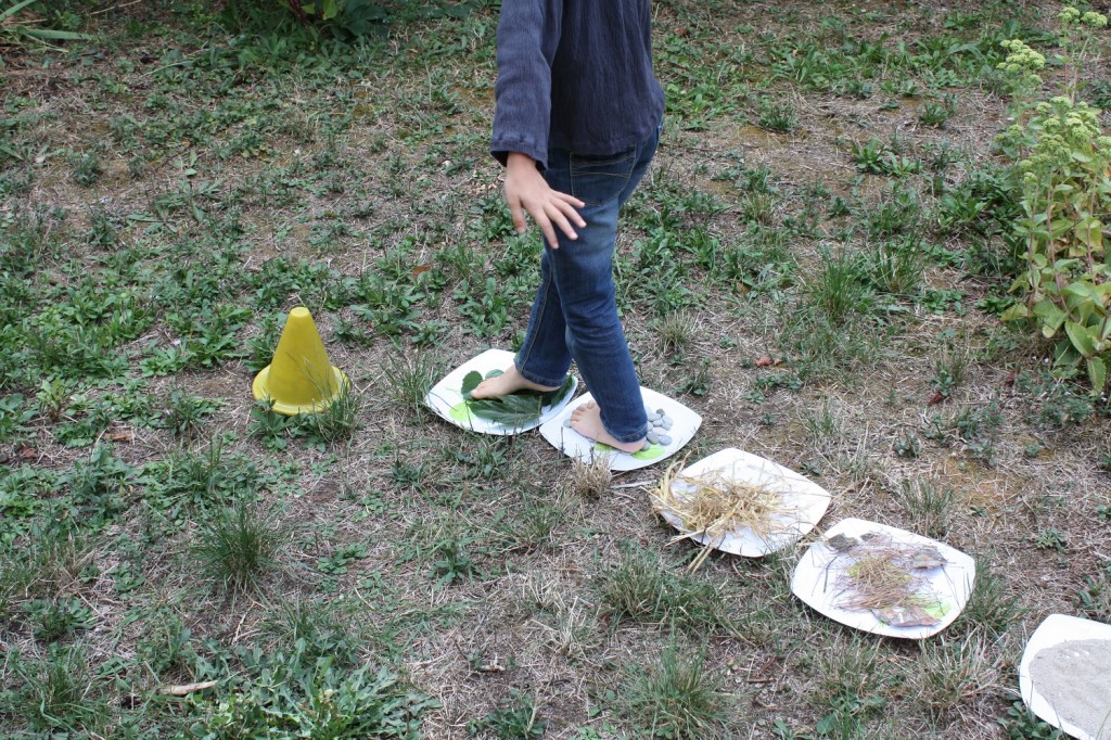 parcours sensoriel,pied nu