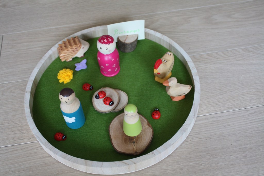 peg doll,printemps,plateau de jeu,table de saison,waldorf