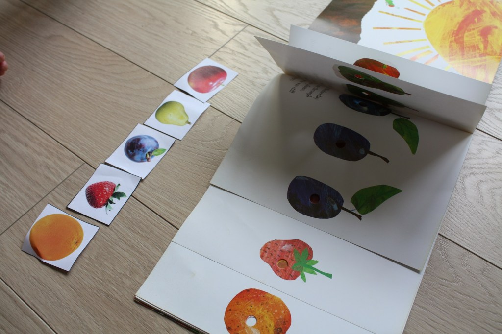 chenille qui fait des trous,livre