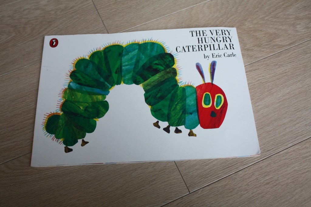 very hungry caterpillar,chenille qui fait des trous